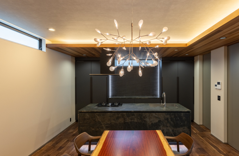 リラックスできるインテリア。オーダーキッチンのある生活　9kitchen