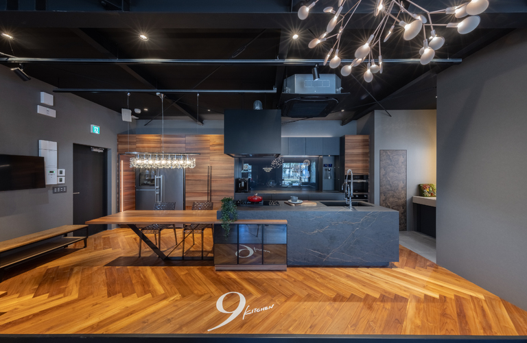 リラックスできるインテリア。オーダーキッチンのある生活　9kitchen